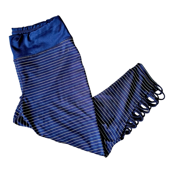 Jockey Pants - Jockey Women's Striped Cutout Capri Active Leggings - Size M
